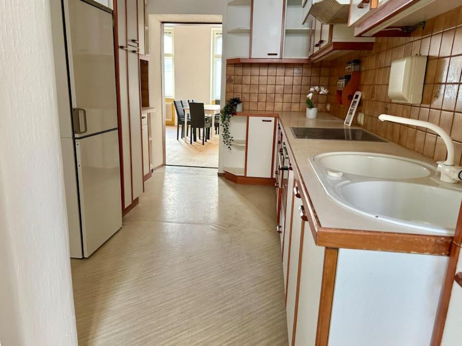 110 M2 Sunny Central Wien